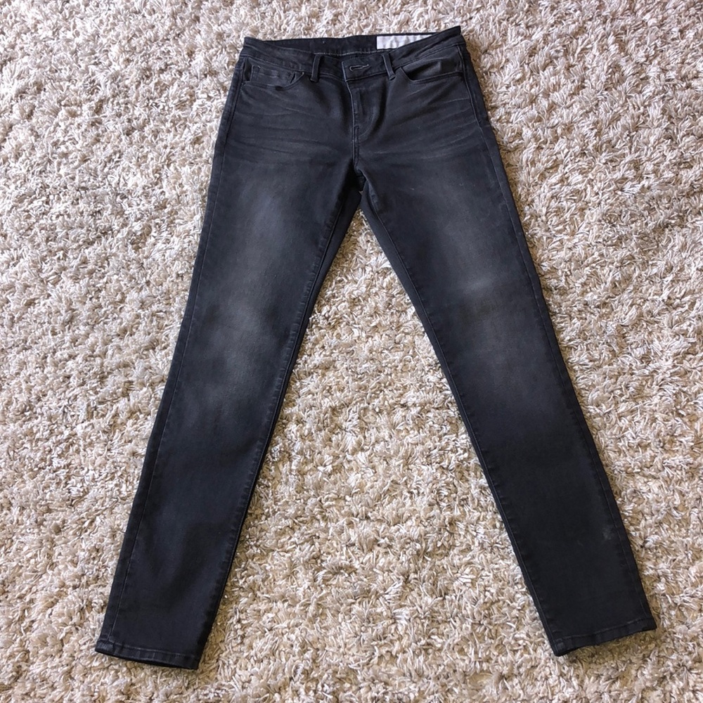 Woman’s treasure & bond black wash jeans size 27